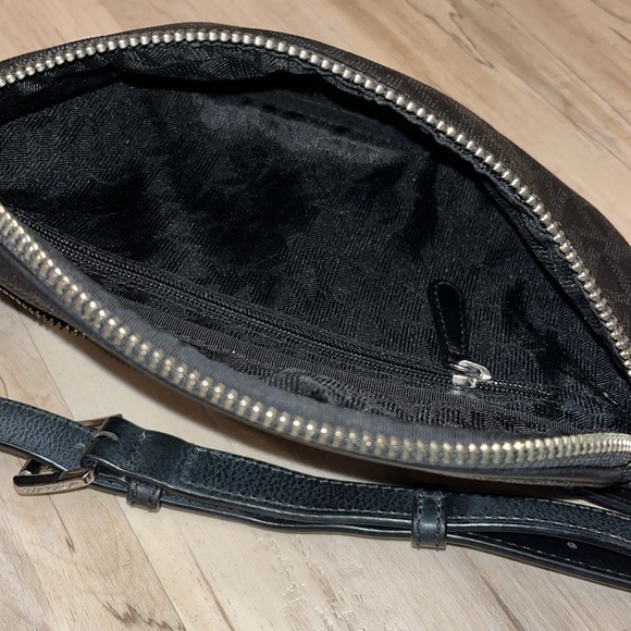 Michael Kors Black Fanny Bag - Picture 3 of 4
